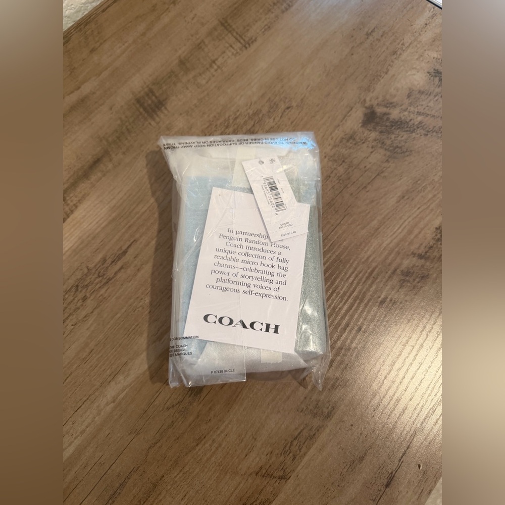 SOLD ๐๏ธ Coach Book Bag Charm - Little Fires Everywhere By Celeste Ng - Picture 7 of 8